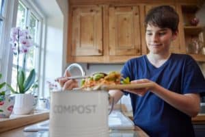 How do Kitchen Compost Bins Work