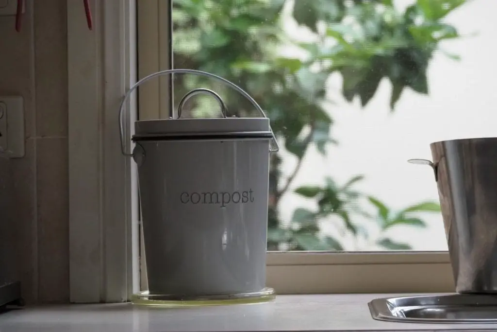 kitchen compost bin lids